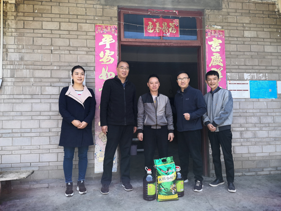 集團公司黨委書記、董事長周燕賓一行調研脫貧攻堅工作