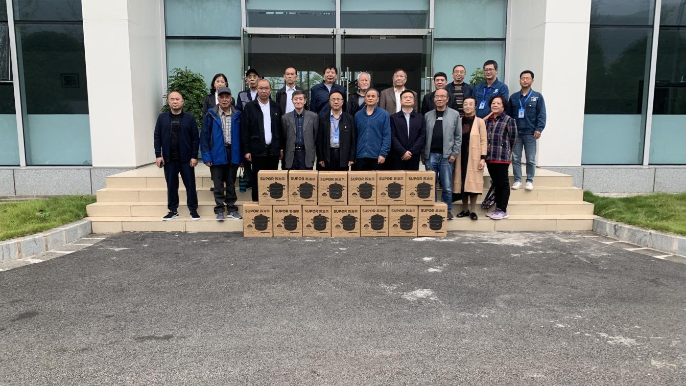 清源水務(wù)集團(tuán)開展重陽(yáng)節(jié)慰問(wèn)活動(dòng)