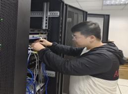 《榜樣在身邊》系列報(bào)道——王海宇、徐蕾：青春奮斗正當(dāng)時(shí)