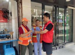 投資公司支部開展“夏日送清涼，慰問一線環(huán)衛(wèi)工人” 主題黨日活動(dòng)